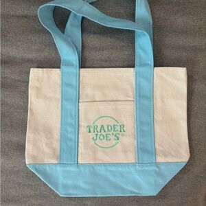 LIMITED TRADER JOE’S
Set of 4 Pastel mini totes
1 pink
1 purple
1 blue
1 green